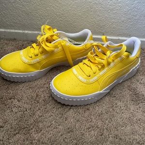 WOMENS YELLOW PUMAS SIZE 7